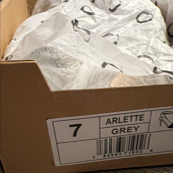 Elegant Silver Women's Heels - Picture 10 of 11